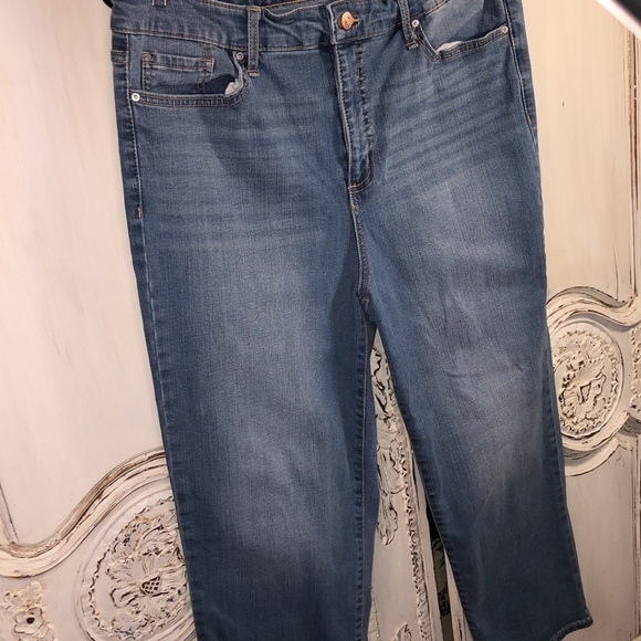 Frayed High Rise Straight Leg Medium Wash Jeans Size 16/33 - Picture 2 of 10